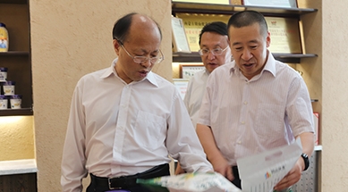 內(nèi)蒙古自治區(qū)政協(xié)黨組書記、主席李秀領(lǐng)考察、調(diào)研我公司